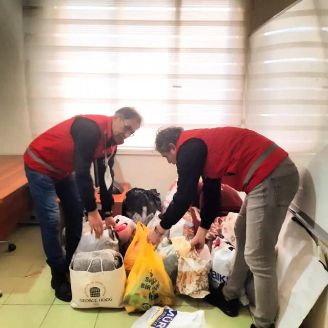 Aid from Afghan refugees for earthquake victims