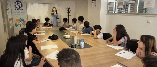 ARSA Art Workshop Kicks Off: First Session Focused on Meeting and Planning
